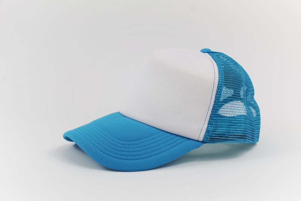 GORRA MALLA CELESTE-BLANCO    